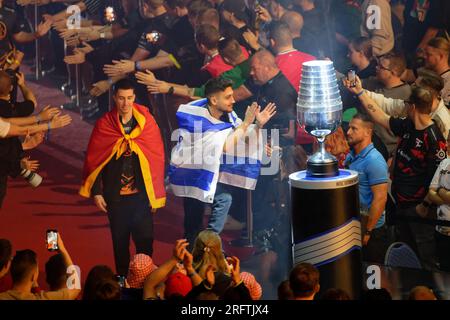 Cologne, Allemagne. 05 août 2023. Le joueur Team ence monte sur scène aux Intel Extreme Masters (IEM Cologne) dans la discipline Counter-Strike : Global offensive (CS:GO). Crédit : Henning Kaiser/dpa/Alamy Live News Banque D'Images