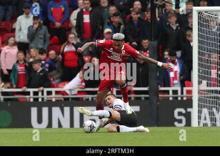 Morgan Rogers de Middlesbrough en action avec Shaun Hutchinson de Millwall lors du Sky Bet Championship match entre Middlesbrough et Millwall au Riverside Stadium, Middlesbrough le samedi 5 août 2023. (Photo : Mark Fletcher | MI News) crédit : MI News & Sport / Alamy Live News Banque D'Images