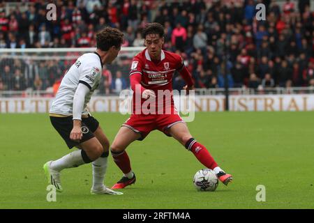 Hayden Hackney de Middlesbrough en action avec Dan McNamara de Millwall lors du Sky Bet Championship match entre Middlesbrough et Millwall au Riverside Stadium, Middlesbrough le samedi 5 août 2023. (Photo : Mark Fletcher | MI News) crédit : MI News & Sport / Alamy Live News Banque D'Images