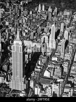 New York, New York : c. 1932. En regardant vers le nord après l'Empire State Building jusqu'à la 59th St. et Central Park. Banque D'Images