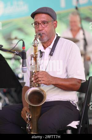 La Nouvelle-Orléans, États-Unis. 05 août 2023. King Oliver Creole Jazz Band Centennial dirigé par Don Vappie se produit sur la scène Fidelity Bank lors du Satchmo Summerfest au Old U.S. Mint à la Nouvelle-Orléans, Louisiane le samedi 5 août 2023. (Photo de Peter G. Forest/Sipa USA) crédit : SIPA USA/Alamy Live News Banque D'Images