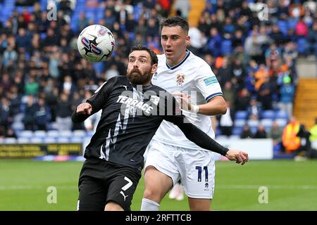 Birkenhead, Royaume-Uni. 05 août 2023. David Worrall de Barrow (7) et Josh Hawkes de Tranmere Rovers (11) en action. EFL Skybet football League Two Match, Tranmere Rovers contre Barrow AFC à Prenton Park, Birkenhead, Wirral le samedi 5 août 2023. Cette image ne peut être utilisée qu'à des fins éditoriales. Usage éditorial uniquement, .pic par Chris Stading/ crédit : Andrew Orchard photographie sportive/Alamy Live News Banque D'Images