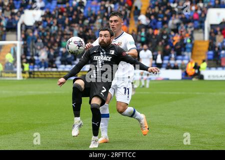 Birkenhead, Royaume-Uni. 05 août 2023. David Worrall de Barrow (7) et Josh Hawkes de Tranmere Rovers (11) en action. EFL Skybet football League Two Match, Tranmere Rovers contre Barrow AFC à Prenton Park, Birkenhead, Wirral le samedi 5 août 2023. Cette image ne peut être utilisée qu'à des fins éditoriales. Usage éditorial uniquement, .pic par Chris Stading/ crédit : Andrew Orchard photographie sportive/Alamy Live News Banque D'Images