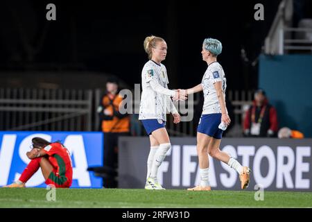 Auckland, Auckland, Nouvelle-Zélande. 6 août 2023. L'attaquante américaine MEGAN RAPINOE #15 et la défenseuse américaine EMILY SONNETT #14 se félicitent mutuellement pour leur avance au tour des 16 après avoir remporté le match du groupe E de la coupe du monde FIFA WomenÃs 2023 contre le Portugal à l'Eden Park Stadium à Auckland, en Nouvelle-Zélande. USA 0:0 Portugal (image de crédit : © ira L. Black/ZUMA Press Wire) USAGE ÉDITORIAL SEULEMENT! Non destiné à UN USAGE commercial ! Crédit : ZUMA Press, Inc./Alamy Live News Banque D'Images