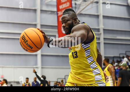 Wilmington, DE, États-Unis. 5 août 2023. Bodybuilder et influenceur ROBERT WILMOTE (13) a participé au 19e match annuel de basketball Duffy's Hope Celebrity samedi 05 août 2023, au Chase Fieldhouse, à Wilmington, SUPPR. Les recettes profitent à l'organisme à but non lucratif Duffy's Hope Youth Programming. (Image de crédit : © Saquan Stimpson/ZUMA Press Wire) USAGE ÉDITORIAL SEULEMENT! Non destiné à UN USAGE commercial ! Banque D'Images