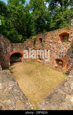 Ruines historiques près du village de Salfold, Hongrie. Un monastère Palos ruine ce qui est une attraction touristique populaire dans la région de Badacsony près du lac Balaton Banque D'Images