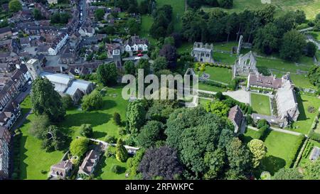 Photo aérienne du prieuré de Wenlock en ruine, Much Wenlock, Shropshire, Royaume-Uni, juillet 2023 Banque D'Images