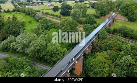 L'aqueduc historique d'Edstone, construit en fer en 1816, sur le canal Stratford-upon-Avon, Warwickshire Banque D'Images