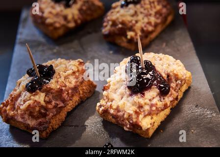 Pintxo, cuisine typique du pays basque (Tapa), Bilbao, Bizkaia, pays Basque, Euskadi, Euskal Herria, Espagne Banque D'Images