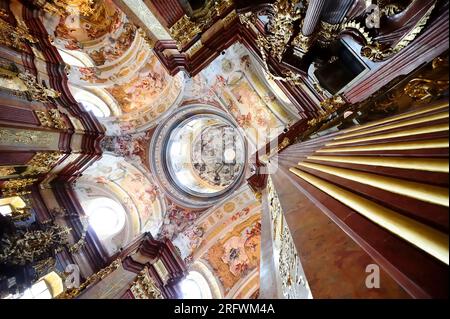 Melk, Basse-Autriche, Autriche. 19 juillet 2014. Plafond et fresques de coupole dans l'église collégiale Melk Banque D'Images