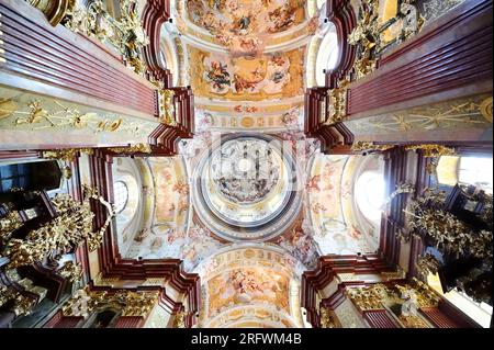 Melk, Basse-Autriche, Autriche. 19 juillet 2014. Plafond et fresques de coupole dans l'église collégiale Melk Banque D'Images