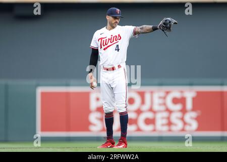 Arrêt court-circuité des Twins du Minnesota Carlos Correa (4) lors d'un match de saison régulière de la MLB entre les Diamondbacks de l'Arizona et les Twins du Minnesota, samedi, Banque D'Images