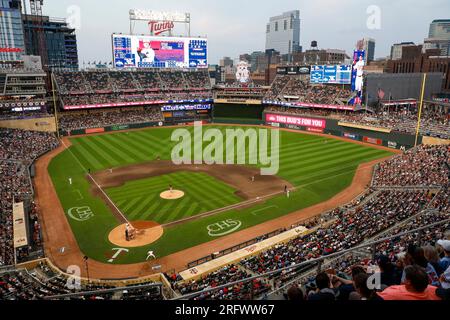 Vue générale de Target Field lors d'un match de saison régulière de la MLB entre les Arizona Diamondbacks et les Minnesota Twins, le samedi 5 août 2023 à Minnea Banque D'Images