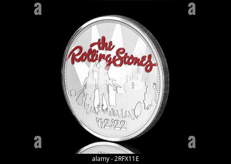 2022 pièce de 5 £ pour commémorer le 60e anniversaire des Rolling Stones. L'avers présente le portrait de la 5e pièce de monnaie de la reine Elizabeth II Banque D'Images