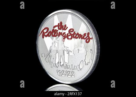 2022 pièce de 5 £ pour commémorer le 60e anniversaire des Rolling Stones. L'avers présente le portrait de la 5e pièce de monnaie de la reine Elizabeth II Banque D'Images