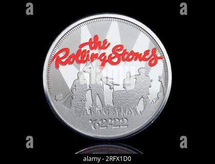 2022 pièce de 5 £ pour commémorer le 60e anniversaire des Rolling Stones. L'avers présente le portrait de la 5e pièce de monnaie de la reine Elizabeth II Banque D'Images