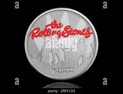 2022 pièce de 5 £ pour commémorer le 60e anniversaire des Rolling Stones. L'avers présente le portrait de la 5e pièce de monnaie de la reine Elizabeth II Banque D'Images