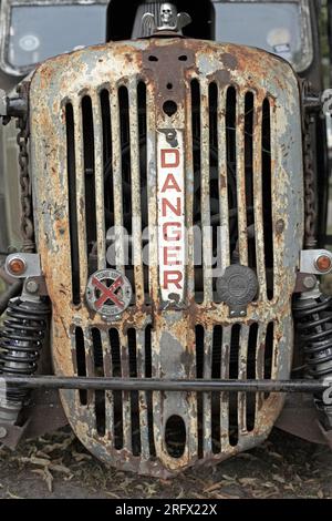 Grille de radiateur rouillée d'une voiture à tige chaude Banque D'Images