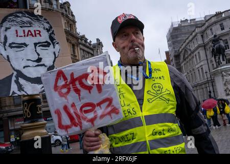 A un peu plus de trois semaines du début de l'extension de l'ULEZ, une manifestation est organisée à Londres pour demander l'abandon du programme controversé. Banque D'Images