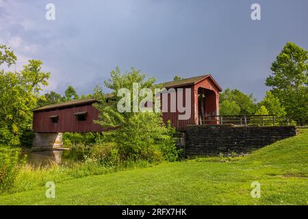 Pont couvert de cataracte sur Mill Creek Banque D'Images