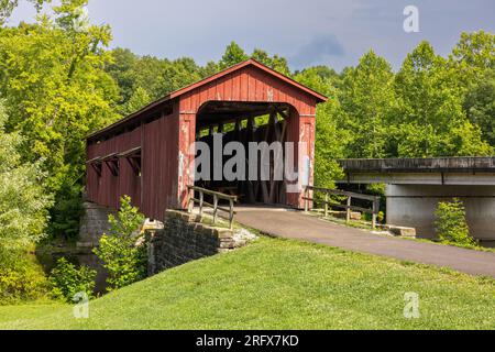 Pont couvert de cataracte sur Mill Creek Banque D'Images