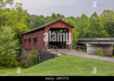 Pont couvert de cataracte sur Mill Creek Banque D'Images