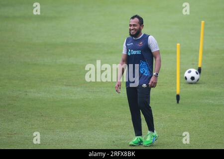 Mushfiqur Rahim pendant l'équipe nationale, les joueurs passaient par le dernier jour de leurs exercices de fitness avant le début de l'entraînement d'habileté en août Banque D'Images