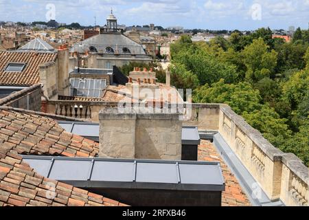 Toits de Bordeaux dans le quartier du jardin public, France, Europe Banque D'Images