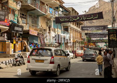 Inde, Jammu et Cachemire, Kargil, bazar, route principale Banque D'Images