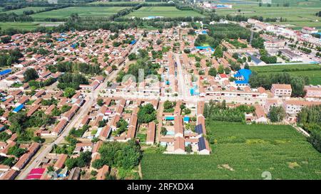 Pingyuan, Chine. 06 août 2023. (230806) -- PINGYUAN, 6 août 2023 (Xinhua) -- cette photo aérienne prise le 6 août 2023 montre une vue du village de Wangdagua de la ville de Wangdagua dans le comté de Pingyuan, dans la province du Shandong, dans l'est de la Chine. À partir de 7 heures Dimanche, un total de 21 personnes ont été blessées dans le tremblement de terre de magnitude 5,5 qui a frappé le comté de Pingyuan, dans la ville de Dezhou, dans la province du Shandong, dans l'est de la Chine, à 2:33 heures du matin Sunday.A total de 126 bâtiments dans la zone sismique se sont effondrés, tandis que le transport, la communication et l'alimentation électrique y étaient normaux, et aucune fuite n'a été découverte à Oil et ga Banque D'Images