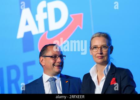 Magdeburg, Allemagne. 06 août 2023. Tino Chrupalla et Alice Weidel à la réunion électorale européenne à Magdebourg. Crédit : Klaus-Dietmar Gabbert/dpa/Alamy Live News Banque D'Images