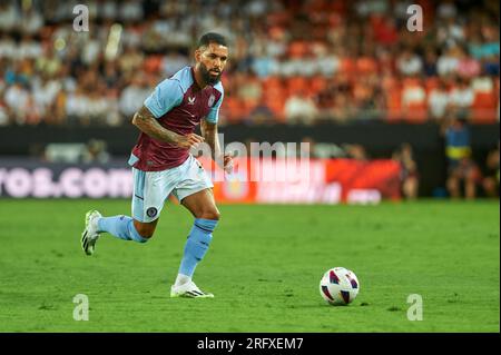 Valencia, Espagne. 05 août 2023. Douglas Luiz du club de football Aston Villa en action lors de la PRÉ-saison régulière de la Liga EA Sport le 5 août 2023 au stade Mestalla de Valence, en Espagne. (Photo allemande Vidal/Sipa USA) crédit : SIPA USA/Alamy Live News Banque D'Images