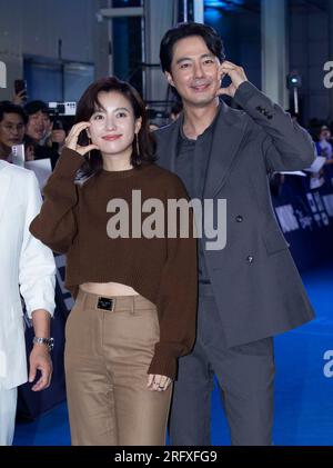 Séoul, Corée du Sud. 3 août 2023. (De gauche à droite) les acteurs sud-coréens Han Hyo-joo et Zo In-sung assistent à un tapis bleu pour le film Disney 'Moving' Blue Carpet à Séoul, Corée du Sud, le 3 août 2023. (Photo de Lee Young-ho/Sipa USA) crédit : SIPA USA/Alamy Live News Banque D'Images