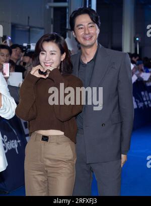 Séoul, Corée du Sud. 3 août 2023. (De gauche à droite) les acteurs sud-coréens Han Hyo-joo et Zo In-sung assistent à un tapis bleu pour le film Disney 'Moving' Blue Carpet à Séoul, Corée du Sud, le 3 août 2023. (Photo de Lee Young-ho/Sipa USA) crédit : SIPA USA/Alamy Live News Banque D'Images