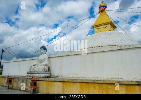 Erdenet, Mongolie - 18 juillet 2023 : stupa au monastère Amarbayasgalant dans la province de Selenge, Erdenet, Mongolie. Banque D'Images