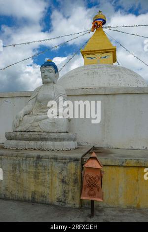 Erdenet, Mongolie - 18 juillet 2023 : stupa au monastère Amarbayasgalant dans la province de Selenge, Erdenet, Mongolie. Banque D'Images