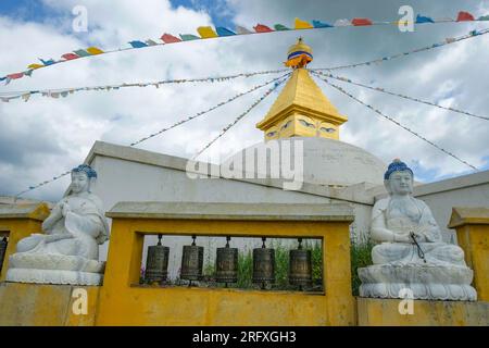 Erdenet, Mongolie - 18 juillet 2023 : stupa au monastère Amarbayasgalant dans la province de Selenge, Erdenet, Mongolie. Banque D'Images