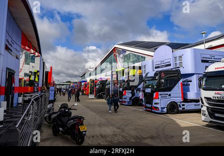 NORTHAMPTON, ROYAUME-UNI. 06 août 23. Vue générale de Paddock lors de la course du Grand Prix de Grande-Bretagne Monster Energy sur le circuit de Silverstone le dimanche 06 août 2023 à NORTHAMPTON, EN ANGLETERRE. Crédit : Taka G Wu/Alamy Live News Banque D'Images