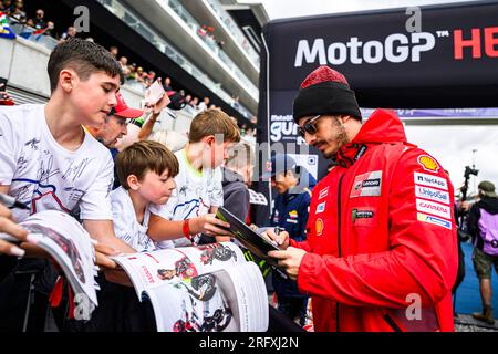 NORTHAMPTON, ROYAUME-UNI. 06 août 23. Lors de Rider Fan Parade avant le Grand Prix de Grande-Bretagne Monster Energy au circuit de Silverstone le dimanche 06 août 2023 à NORTHAMPTON, EN ANGLETERRE. Crédit : Taka G Wu/Alamy Live News Banque D'Images