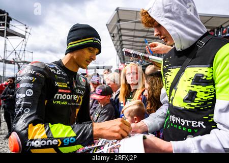 NORTHAMPTON, ROYAUME-UNI. 06 août 23. Lors de Rider Fan Parade avant le Grand Prix de Grande-Bretagne Monster Energy au circuit de Silverstone le dimanche 06 août 2023 à NORTHAMPTON, EN ANGLETERRE. Crédit : Taka G Wu/Alamy Live News Banque D'Images