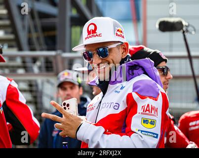 NORTHAMPTON, ROYAUME-UNI. 06 août 23. Lors de Rider Fan Parade avant le Grand Prix de Grande-Bretagne Monster Energy au circuit de Silverstone le dimanche 06 août 2023 à NORTHAMPTON, EN ANGLETERRE. Crédit : Taka G Wu/Alamy Live News Banque D'Images