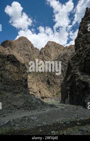 Yolyn am gorge des montagnes Gurvan Saikhan dans le désert de Gobi en Mongolie. Banque D'Images