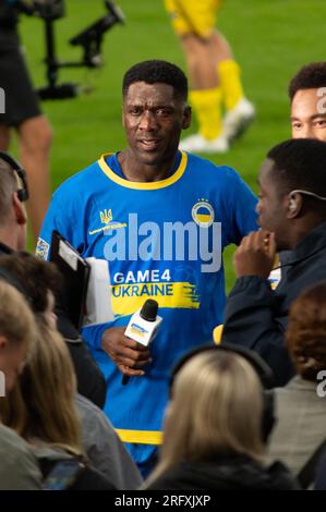 Londres, Royaume-Uni, 5 août 2023. La légende du football Clarence Seedorf interviewée après l'événement caritatif Game4Ukraine à Stamford Bridge. Cristina Massei/Alamy Live News Banque D'Images