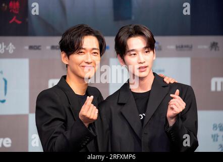Namkoong min et Kim Yun-Woo, le 4 août 2023 : les acteurs Namkoong min (L) et Kim Yun-Woo assistent à une conférence de presse pour la série télévisée MBC 'My Dearests' au MBC à Séoul, en Corée du Sud. Le nouveau drame tourne autour de deux amants lors de l'invasion Qing de Joseon au 17e siècle. Crédit : Lee Jae-won/AFLO/Alamy Live News Banque D'Images