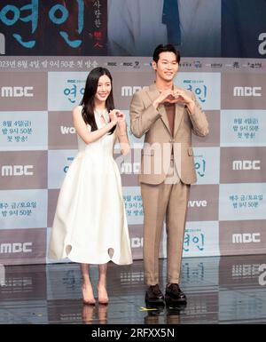Lee Da-in et Lee Hak-Joo, 4 août 2023 : les acteurs Lee Da-in (L) et Lee Hak-Joo assistent à une conférence de presse pour la série télévisée MBC 'My Dearests' au MBC à Séoul, en Corée du Sud. Le nouveau drame tourne autour de deux amants lors de l'invasion Qing de Joseon au 17e siècle. Crédit : Lee Jae-won/AFLO/Alamy Live News Banque D'Images