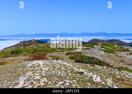 Vue panoramique sur le parc naturel du Valderejo depuis le sommet du mont Vallegrull. Alava. Pays Basque. Espagne Banque D'Images