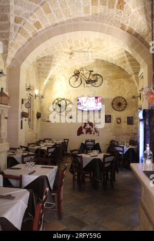 Lecce, Italie. Intérieur du restaurant 'la Rusticana'. Banque D'Images