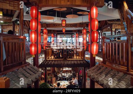 Restaurant chinois populaire à Yangzhou, Chine. Lanterne chinoise rouge Banque D'Images