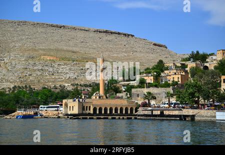 Halfeti est un quartier historique situé à Sanliurfa, en Turquie. Certaines zones ont été inondées en raison de la construction du barrage. Banque D'Images