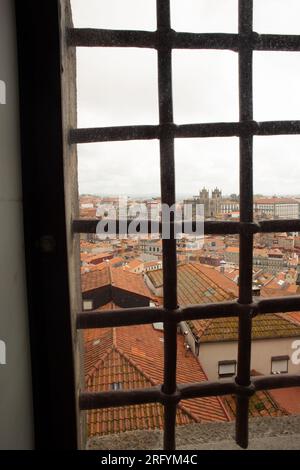 Paysages pittoresques de Porto : une tapisserie de charme urbain et d'allure riveraine, où l'histoire, la culture et la beauté s'unissent dans chaque scène Banque D'Images